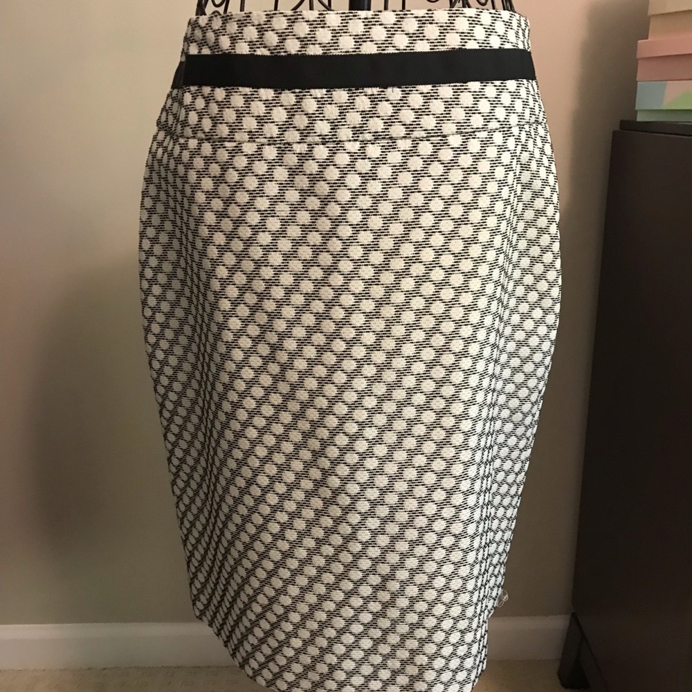Limited skirt
